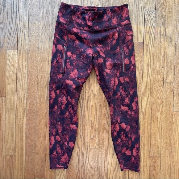 Athleta Rainier Printed Tight Red Black 631810 Size Large - Picture 3 of 9